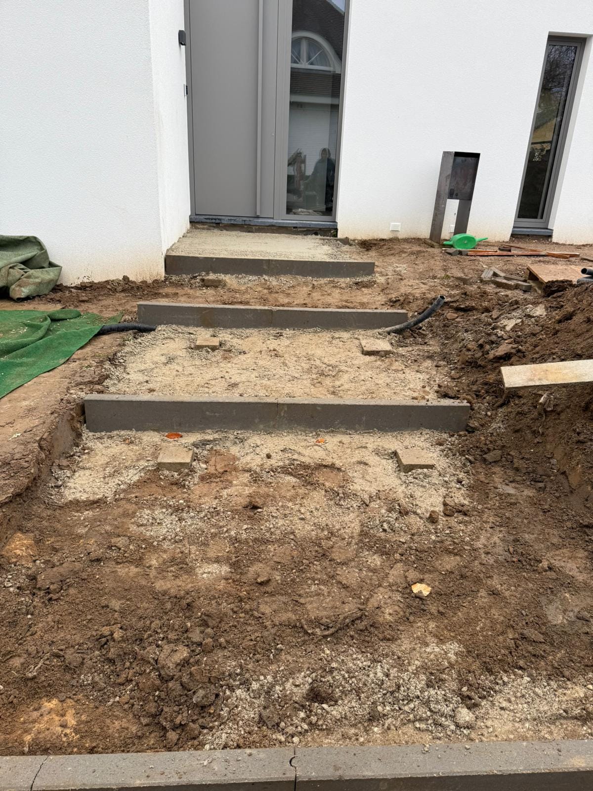 Hardstenen treden in aanleg