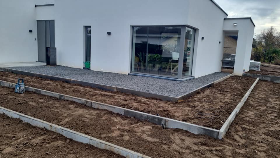 Moderne villa complete aanleg