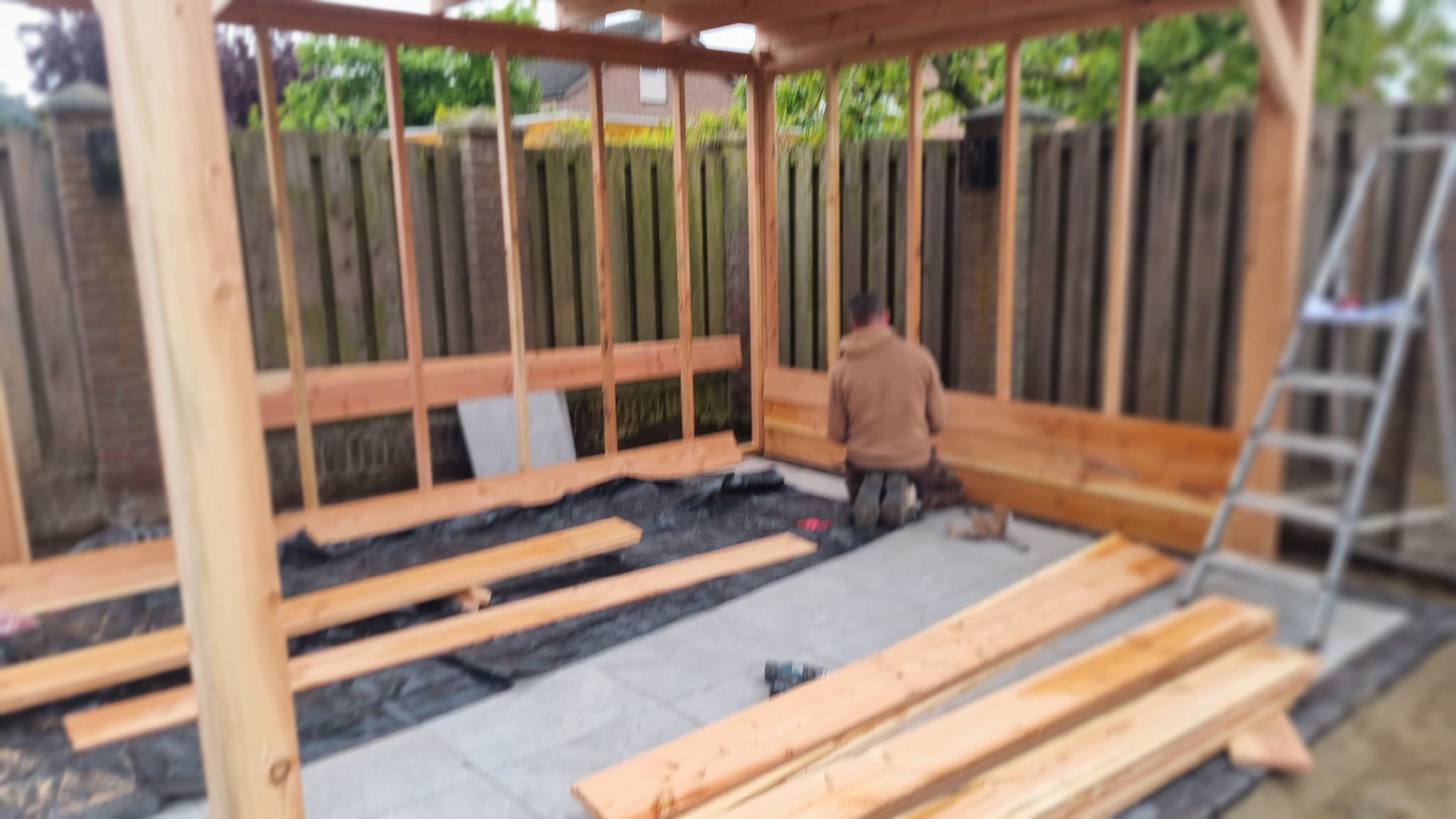 Pergola achterwand timmerwerk