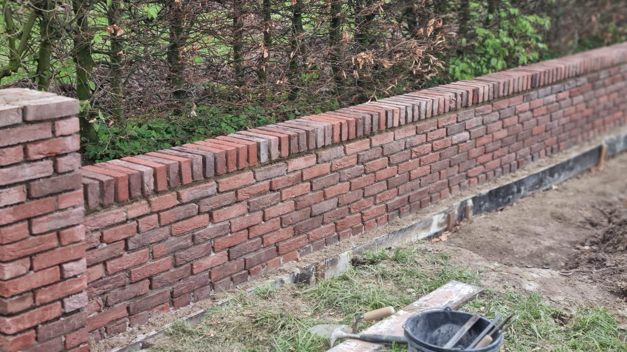 Pilaren met poortopening