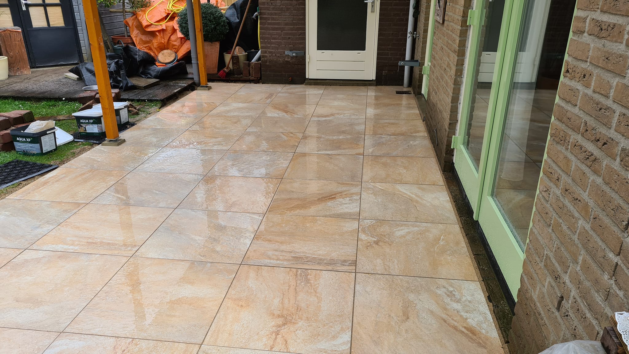 Warme zandkleurige natuursteen variant